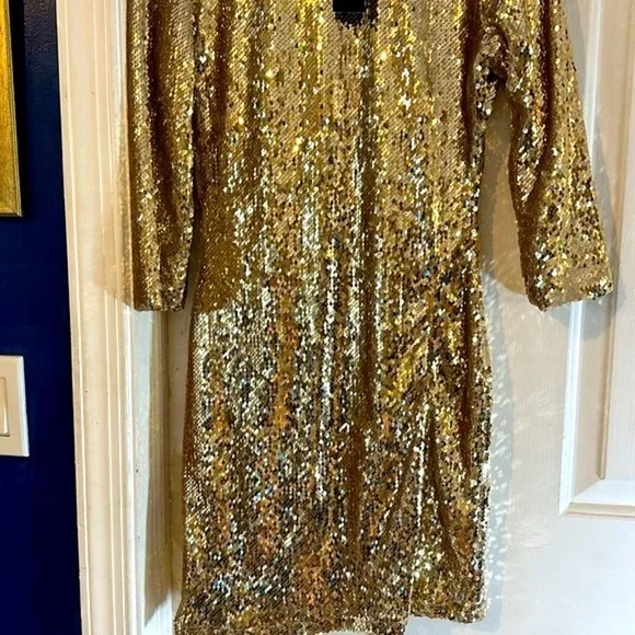 NWT Women’s Lulu’s Gold Sequined Mini Dress Size Small - Picture 3 of 9